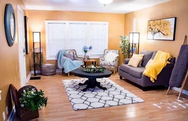 Photo - 5 bedroom, 2 bath house - Available for the 2026/2027 lease term!