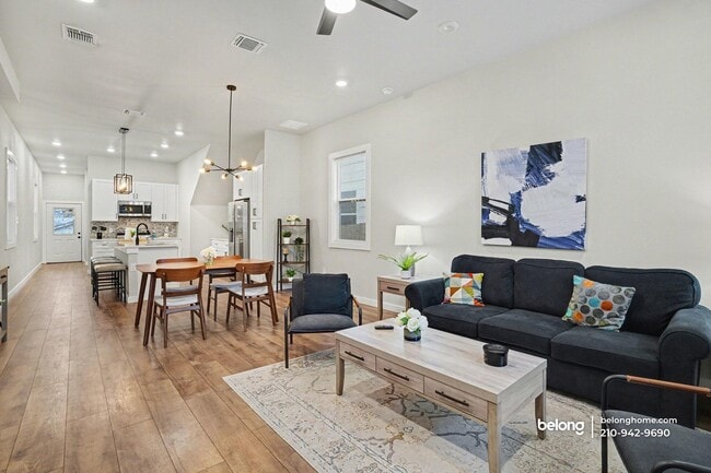 Photo - 1725 E Crockett St