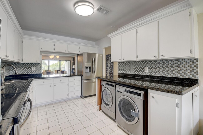 Photo - 18 Westgate Ln Unit 18f