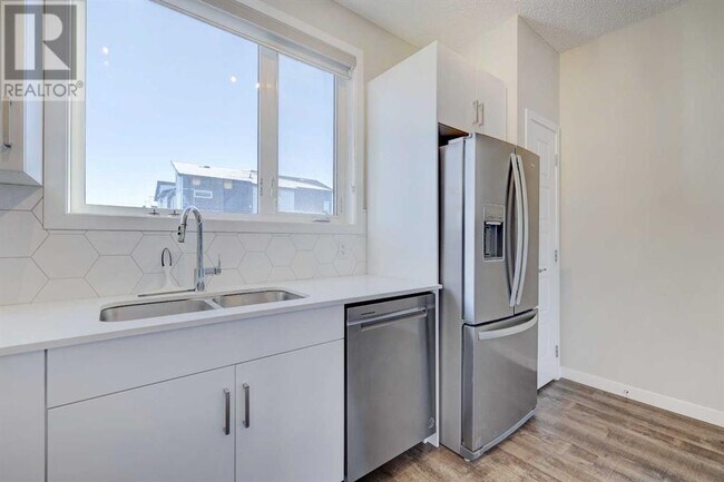 Photo - 301 Redstone Blvd NE