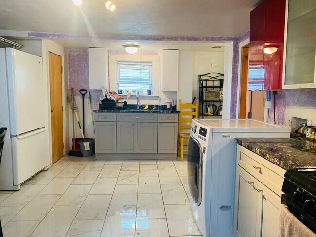 Building Photo - 40 Bristol St Unit #1 Rental