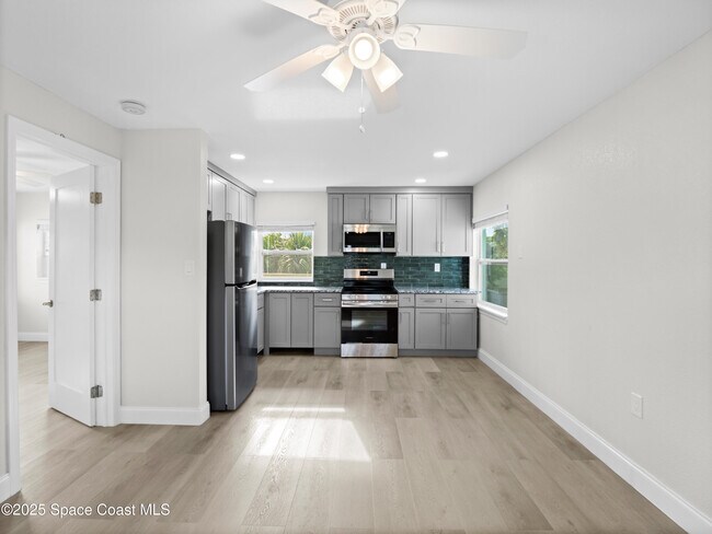 Photo - 101 Deland Ave Unidad 5