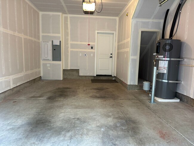 Photo - Bitter Lake 3 Bed/3.5 Townhouse with Everything