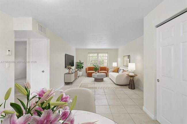 Building Photo - 1715 N 16th Ave Unit 304