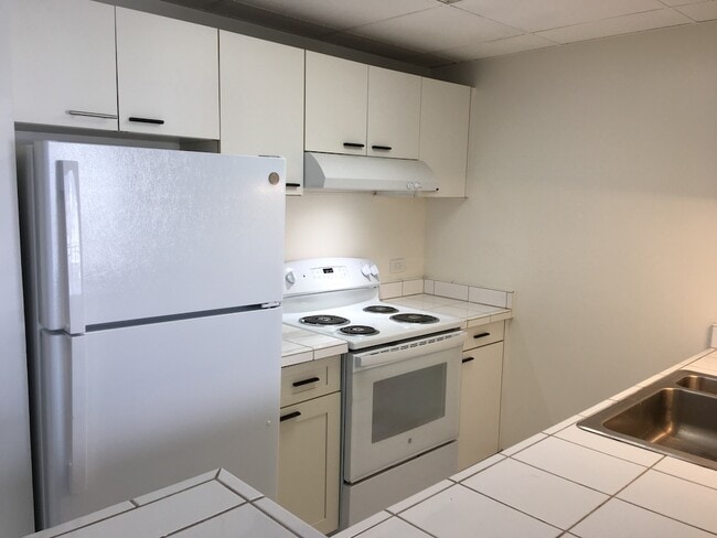 Building Photo - 725 Piikoi St Unit Piikoi Plaza 1203