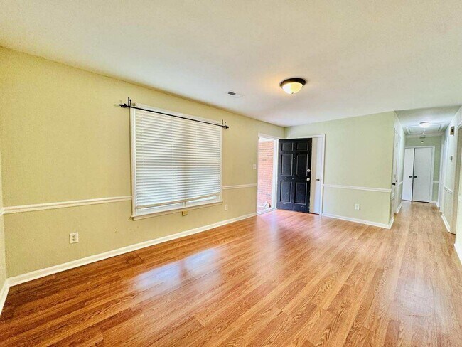 Photo - 4824 Farm Pond Ln