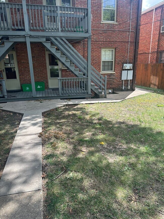 Building Photo - 3106 Hanover Ave Unit 1