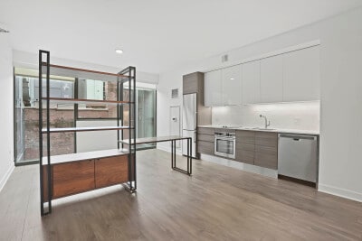 Photo - 233 W Hubbard St