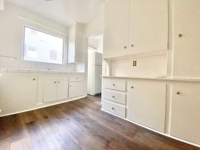 Photo - 524 1/2 Heliotrope -A Unit A