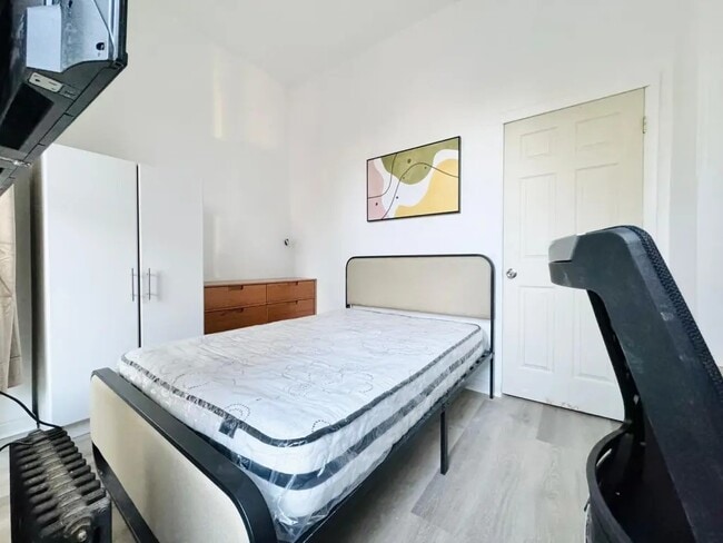 Photo - Furnished room/NOT APARTMENT Unit 2