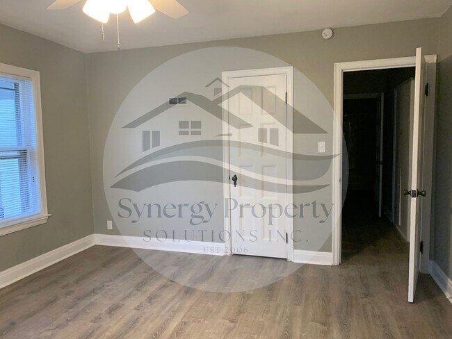 Photo - 560 E Townview Cir Unit 1