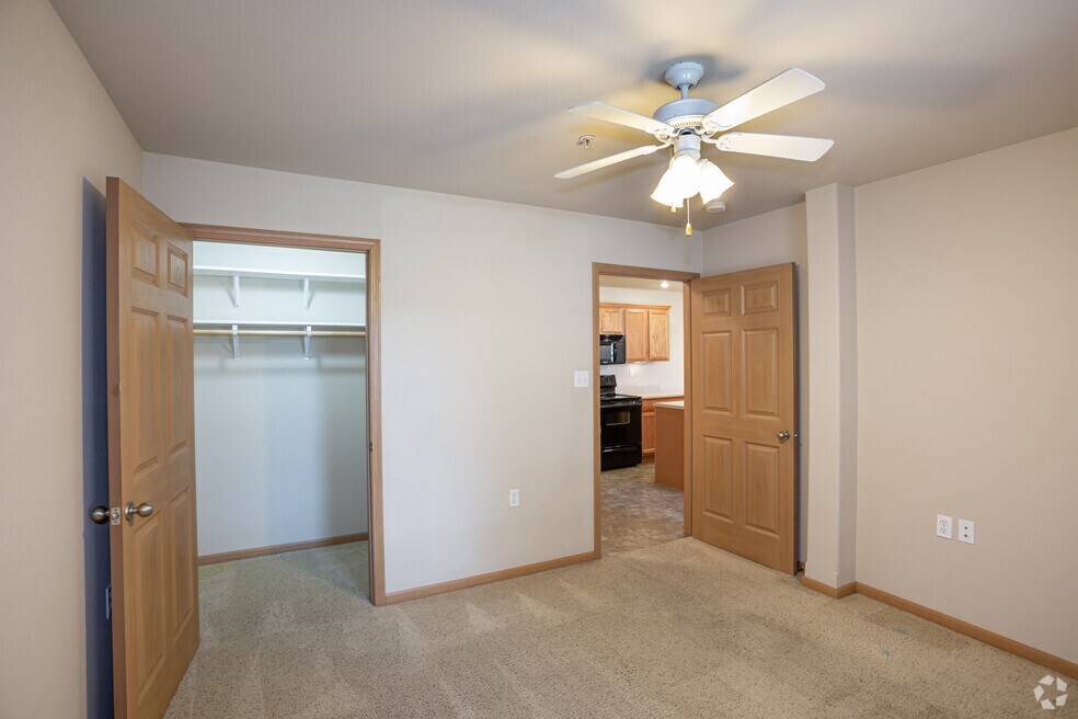 2BR, 2BA - 900 SF
