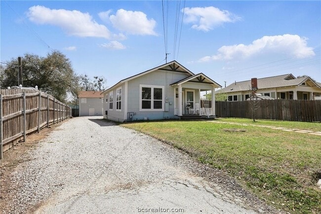 Photo - 105 N Haswell Dr