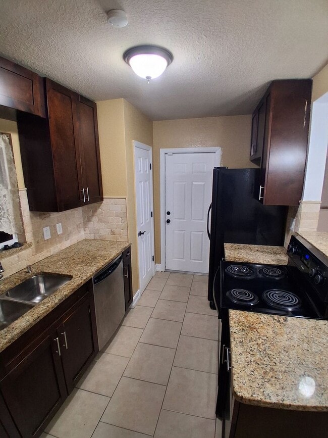 Photo - 21995 Catherine Ave Casa