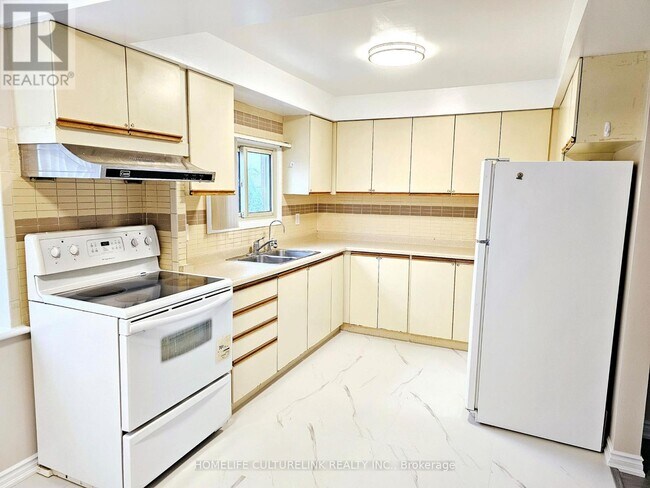 Photo - 16 Carlingwood Ct