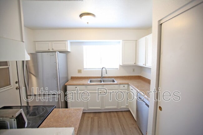 Photo - 707 N 95th Dr