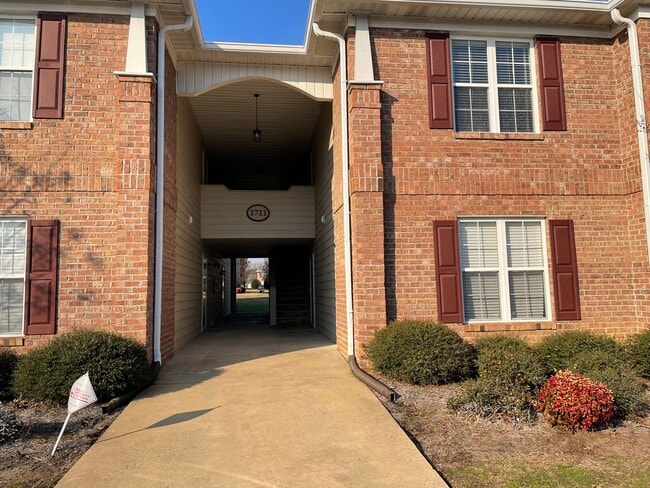 Two Bedroom Condo in Gated Community - Two Bedroom Condo in Gated Community