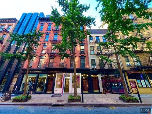 Building Photo - 283 Mott St Unit 2R Rental