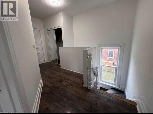 Photo - 374 Laurel St