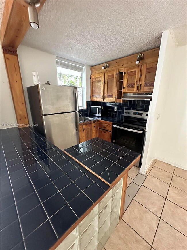 Building Photo - 1801 S Treasure Dr Unit 323