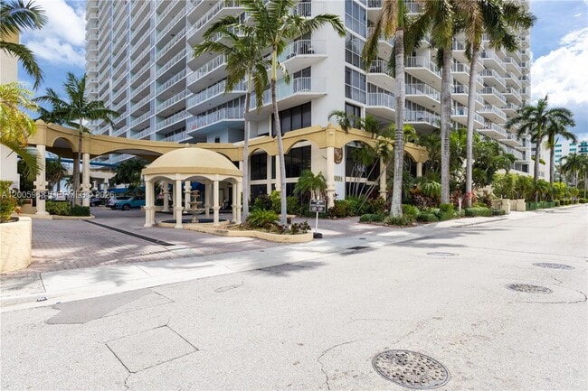 Photo - 7601 E Treasure Dr Unit 1621