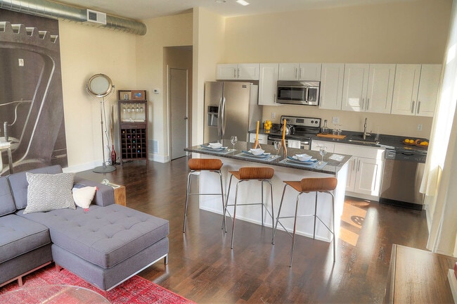 Photo - 105 N 2nd St