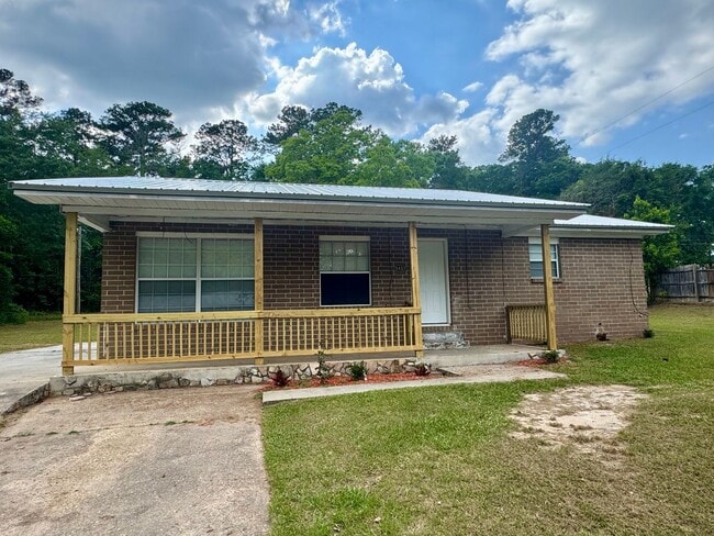 Building Photo - 3 Bedroom 1 Bathroom in Graceville, FL Rental