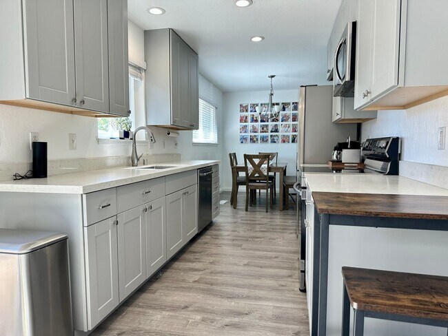 Photo - CLEAN CLEAN CLEAN Highly Updated! Clean Si...