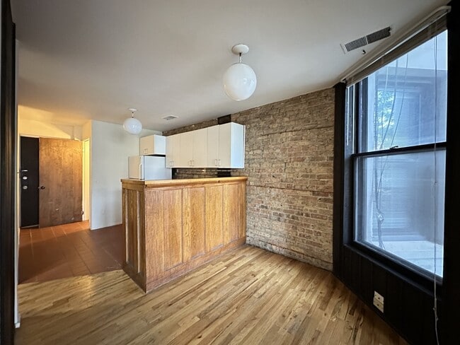 Photo - 616 W Surf St Unit J01W