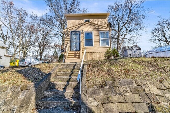 Building Photo - 791 Allyn St Rental
