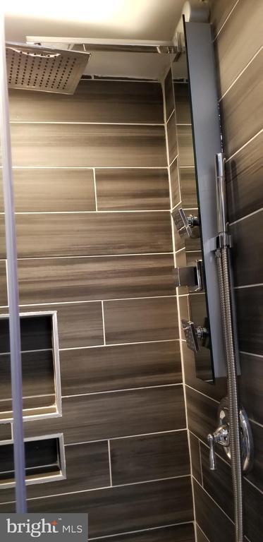 Photo - 8233 Lyndhurst St