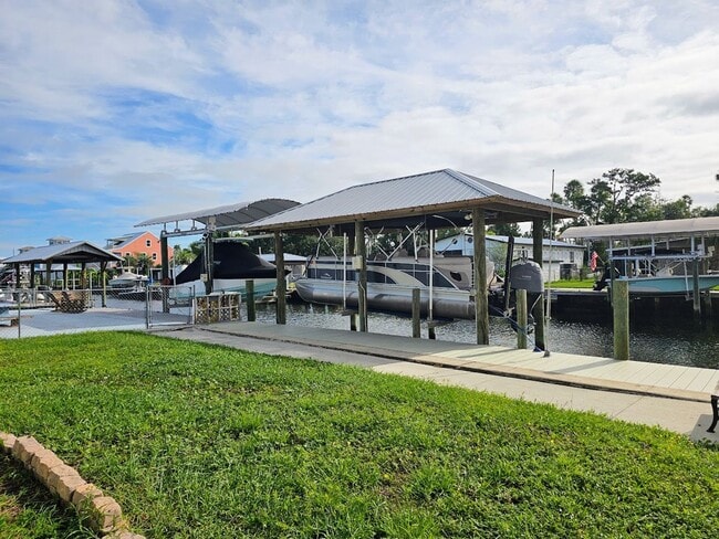 Photo - Waterfront 2 Bedroom, 2 Bath Stilt Home with Dock