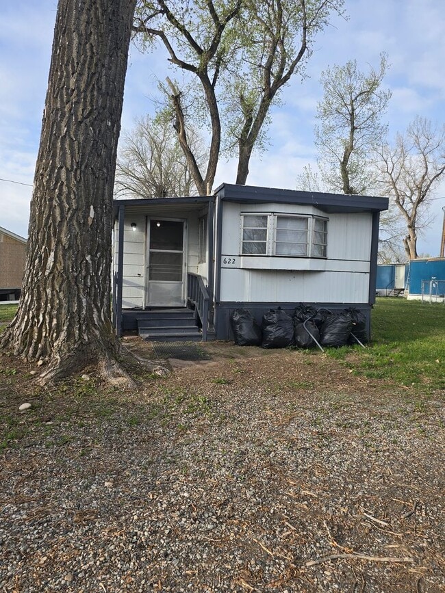 Building Photo - 2 bed 1 bath Home *Section 8 Welcome*