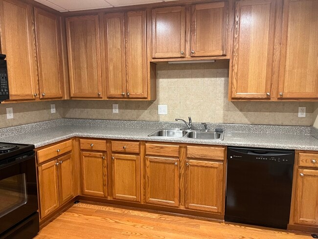 Photo - 5182 Glenstone Ct