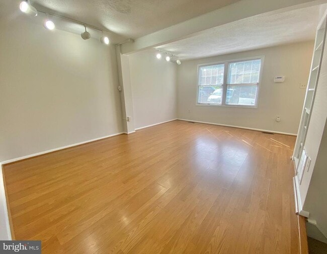 Photo - 6212 Hillside Rd