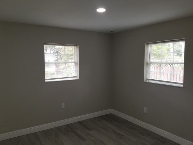 Photo - 2642-2648 Michigan Ave Unidad 2642 Michigan Ave