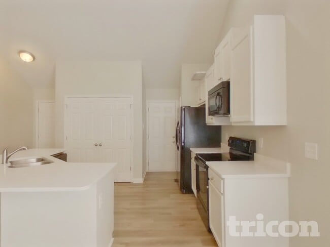 Photo - 1585 Kingston Dr