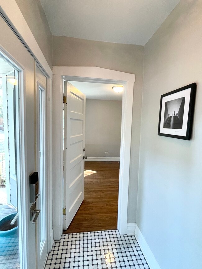 Photo - 2930 N Hamlin Ave Unit 2930NH01