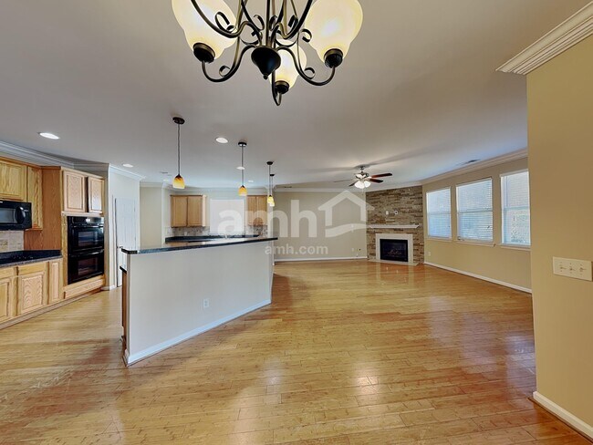 Photo - 348 Yellow Iris Rd