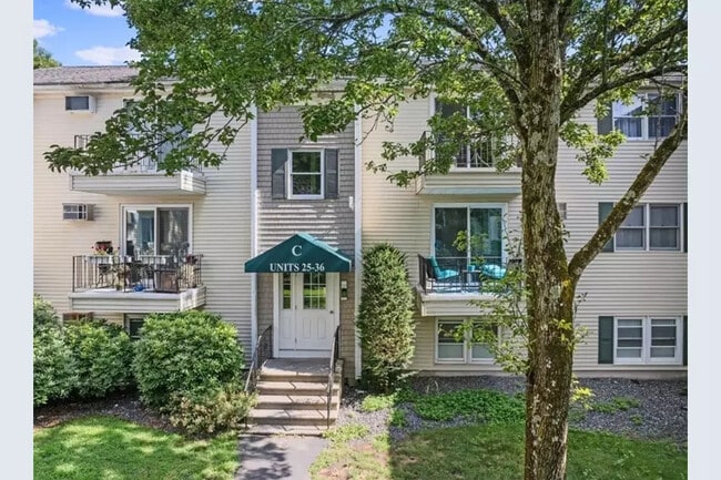 Building Photo - 1261 Church St Unit 27