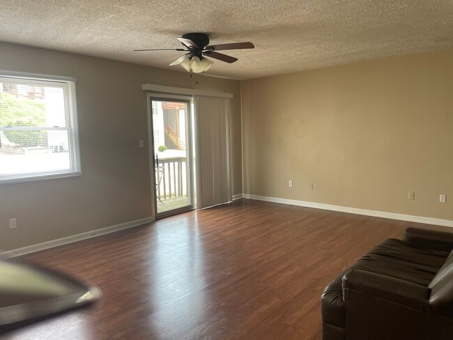 Photo - 206 Stone Gate Cir
