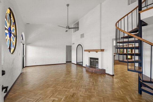 Building Photo - 3319 E Indian School Rd Unit Penthouse