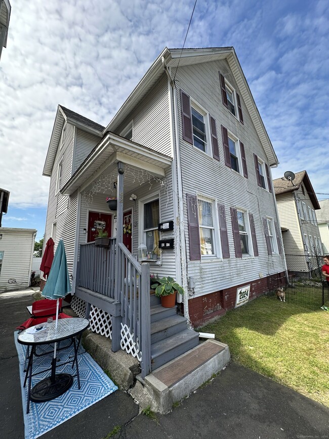 42 5th St 2FL  