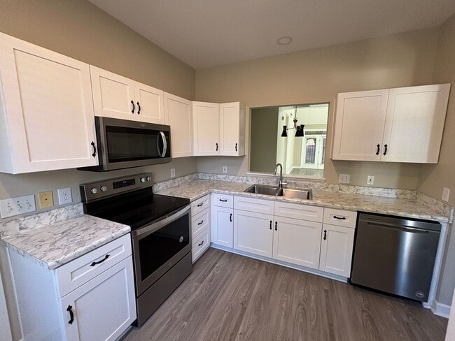 Photo - 3 Bed 2.5 Bath Town Home in Carleton Place ~ Students Welcome with Co-Signers!
