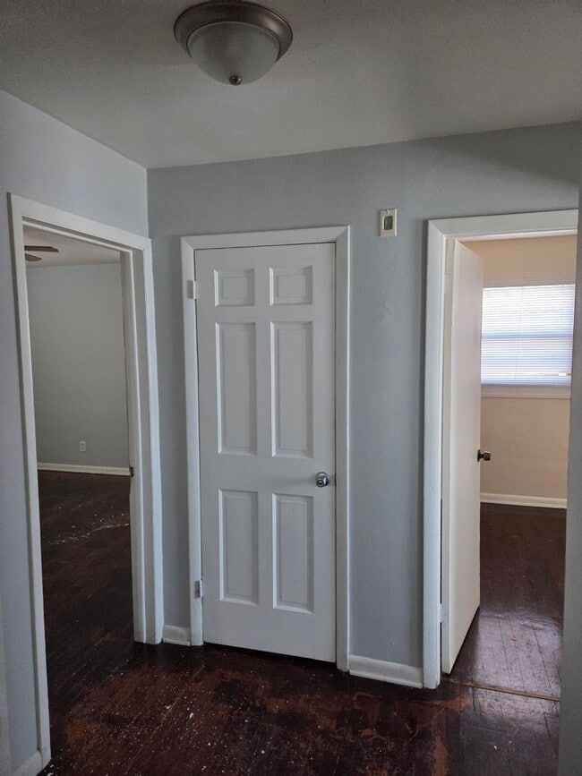 Photo - Large 4-Bedroom Single Family Home, Quiet Neighborhood. Available January 1st!