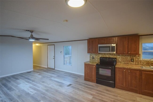 Photo - 900 Phillip Ln