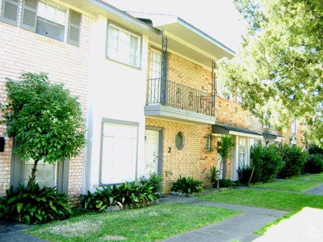 Building Photo - Angleton Townhomes