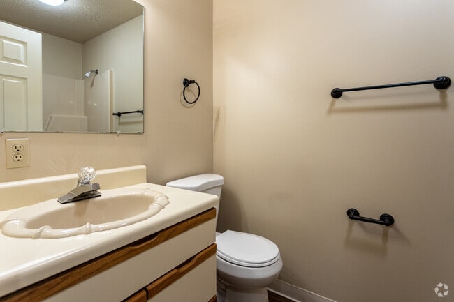 2 BR, 2 BA - 1,300SF