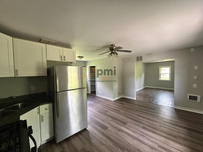 Photo - 5030 W Ridge Rd Unit Apt 2