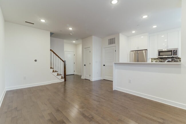 Photo - 974 Summit Ave